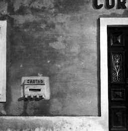 A caixa de pedra dos velhos correios… A caixa de pedra dos velhos correios…